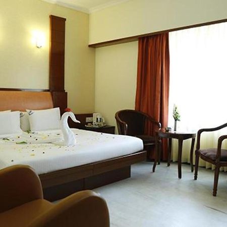 Fabhotel Prime Chennai Deluxe Bagian luar foto