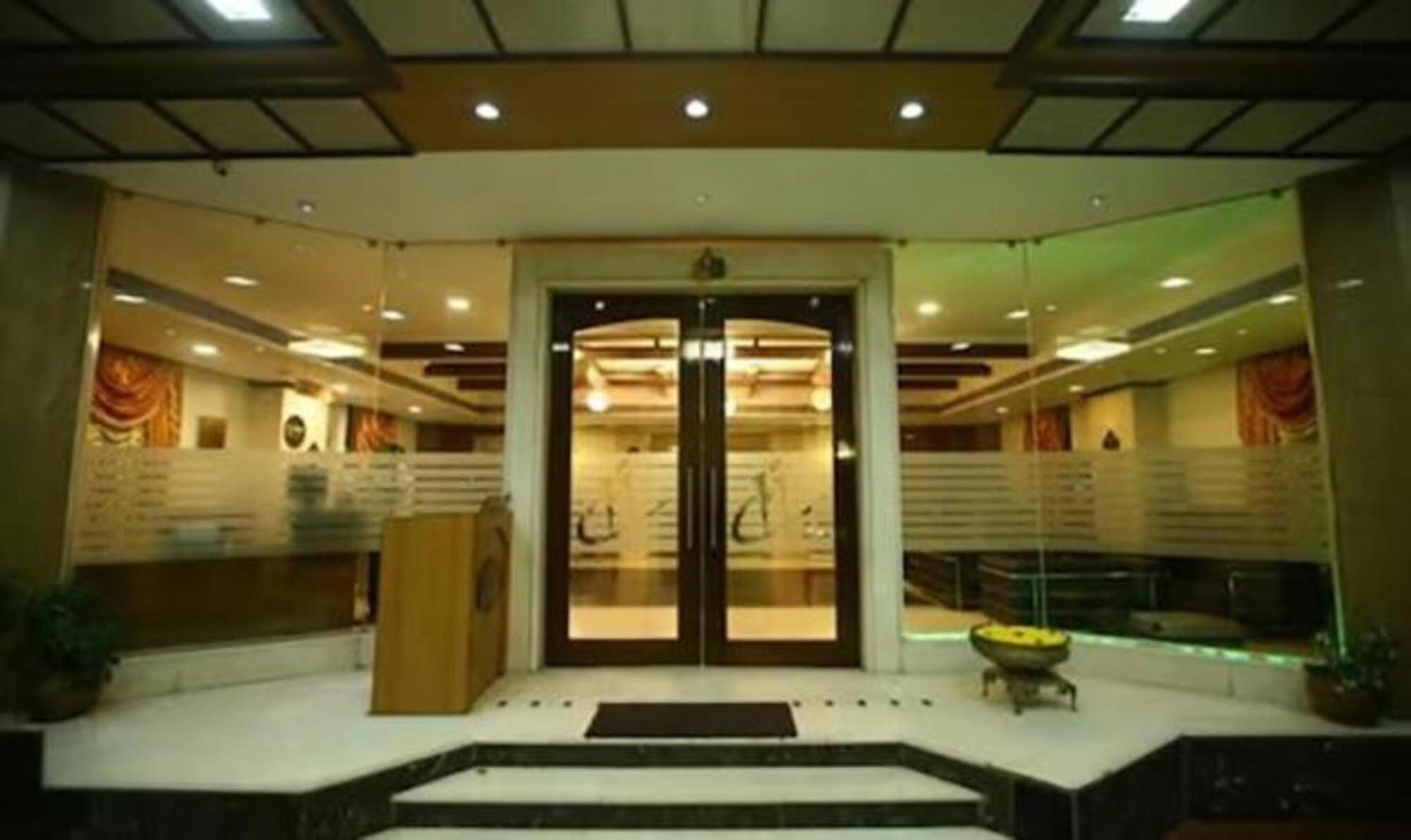 Fabhotel Prime Chennai Deluxe Bagian luar foto