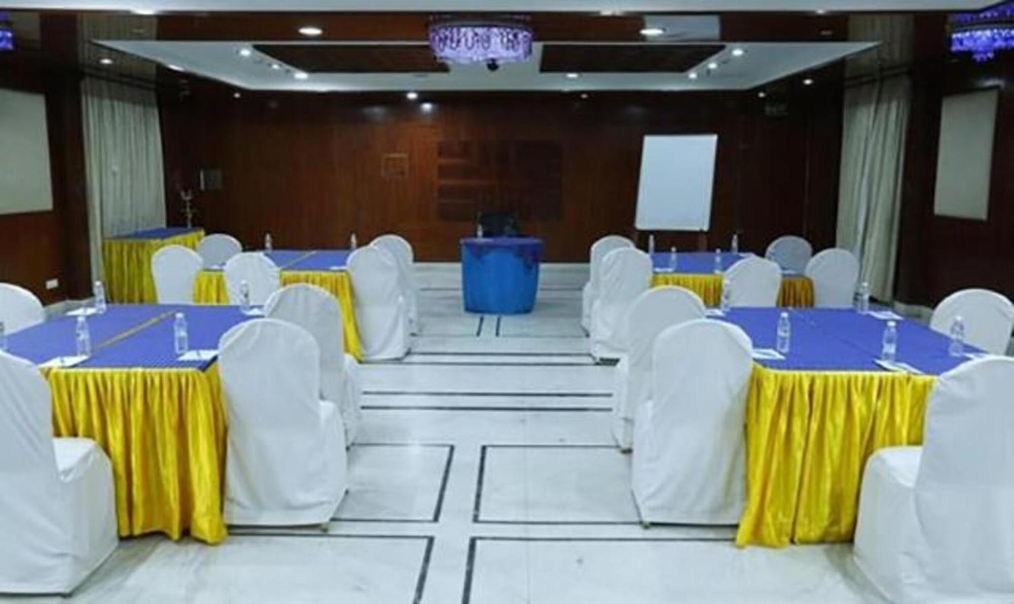 Fabhotel Prime Chennai Deluxe Bagian luar foto