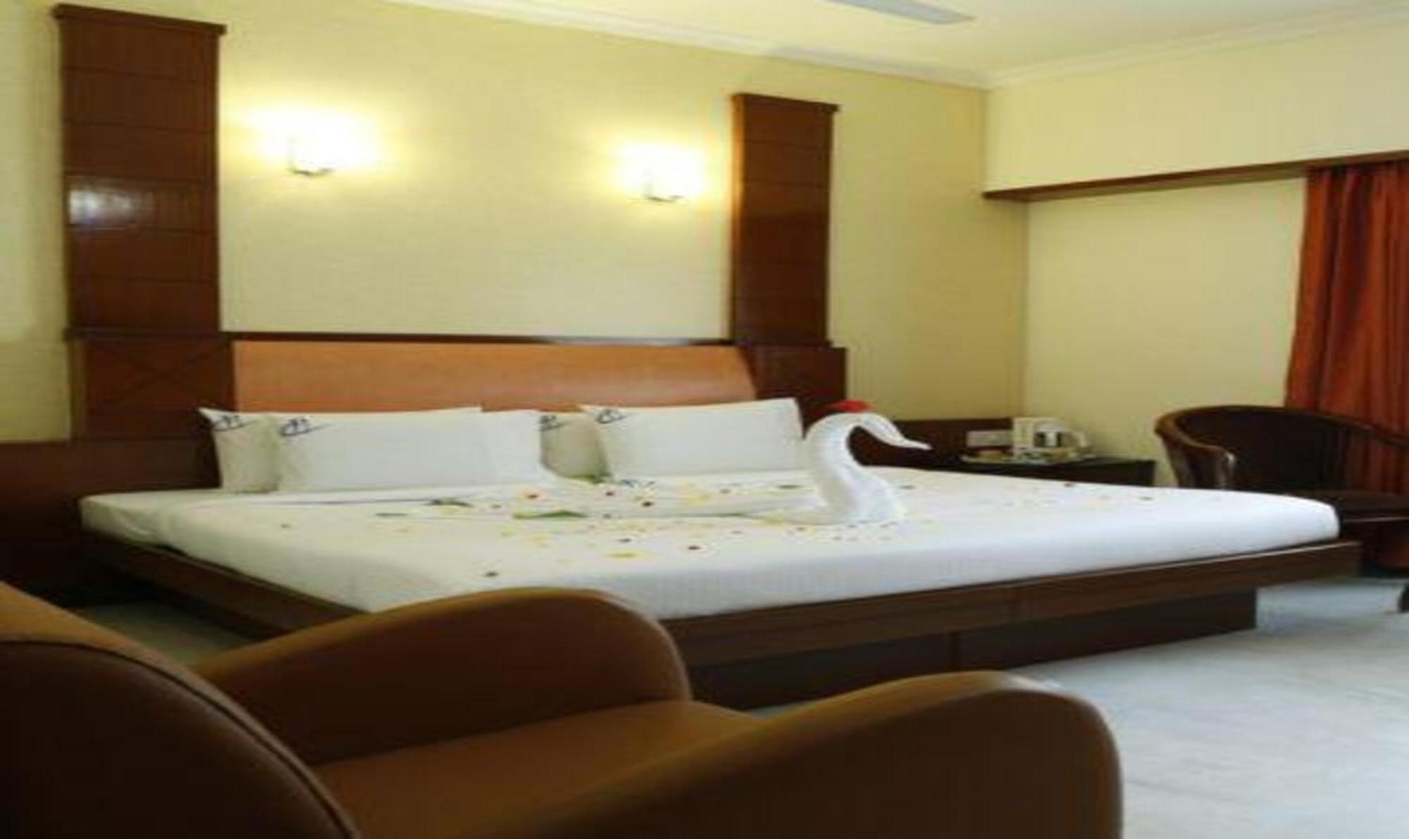 Fabhotel Prime Chennai Deluxe Bagian luar foto