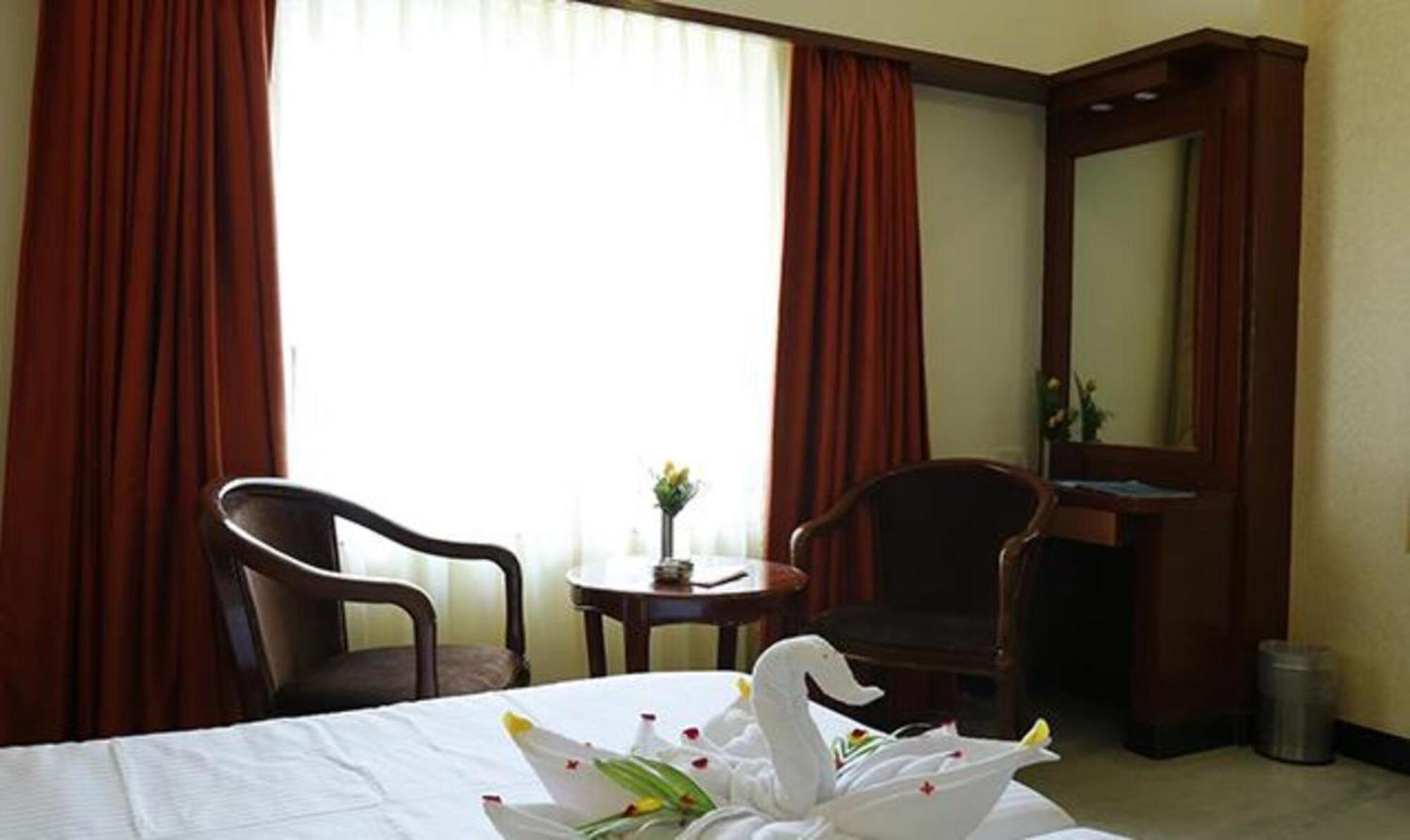 Fabhotel Prime Chennai Deluxe Bagian luar foto