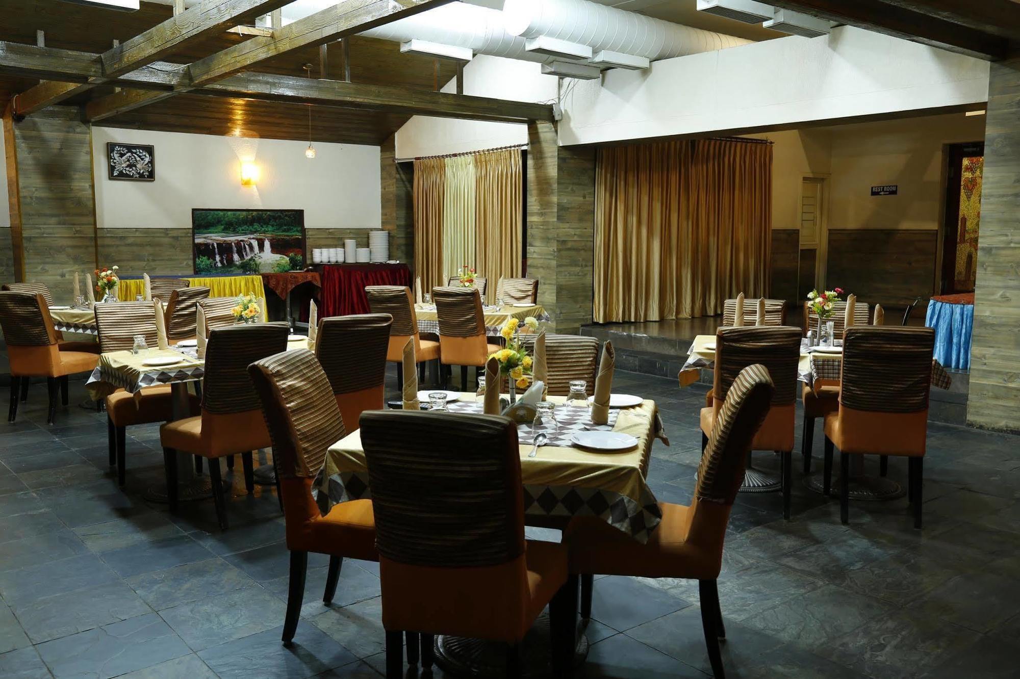 Fabhotel Prime Chennai Deluxe Bagian luar foto