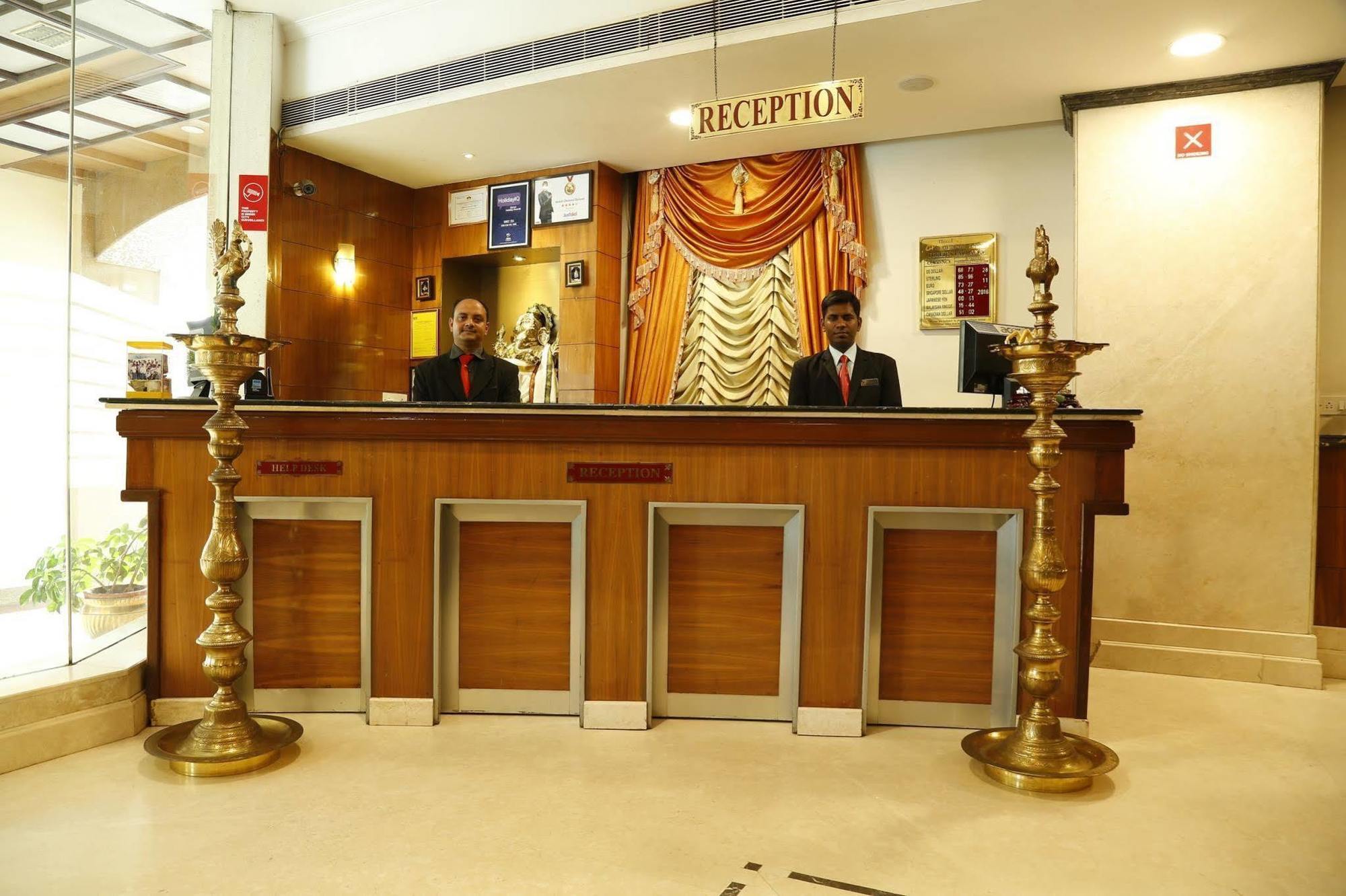 Fabhotel Prime Chennai Deluxe Bagian luar foto