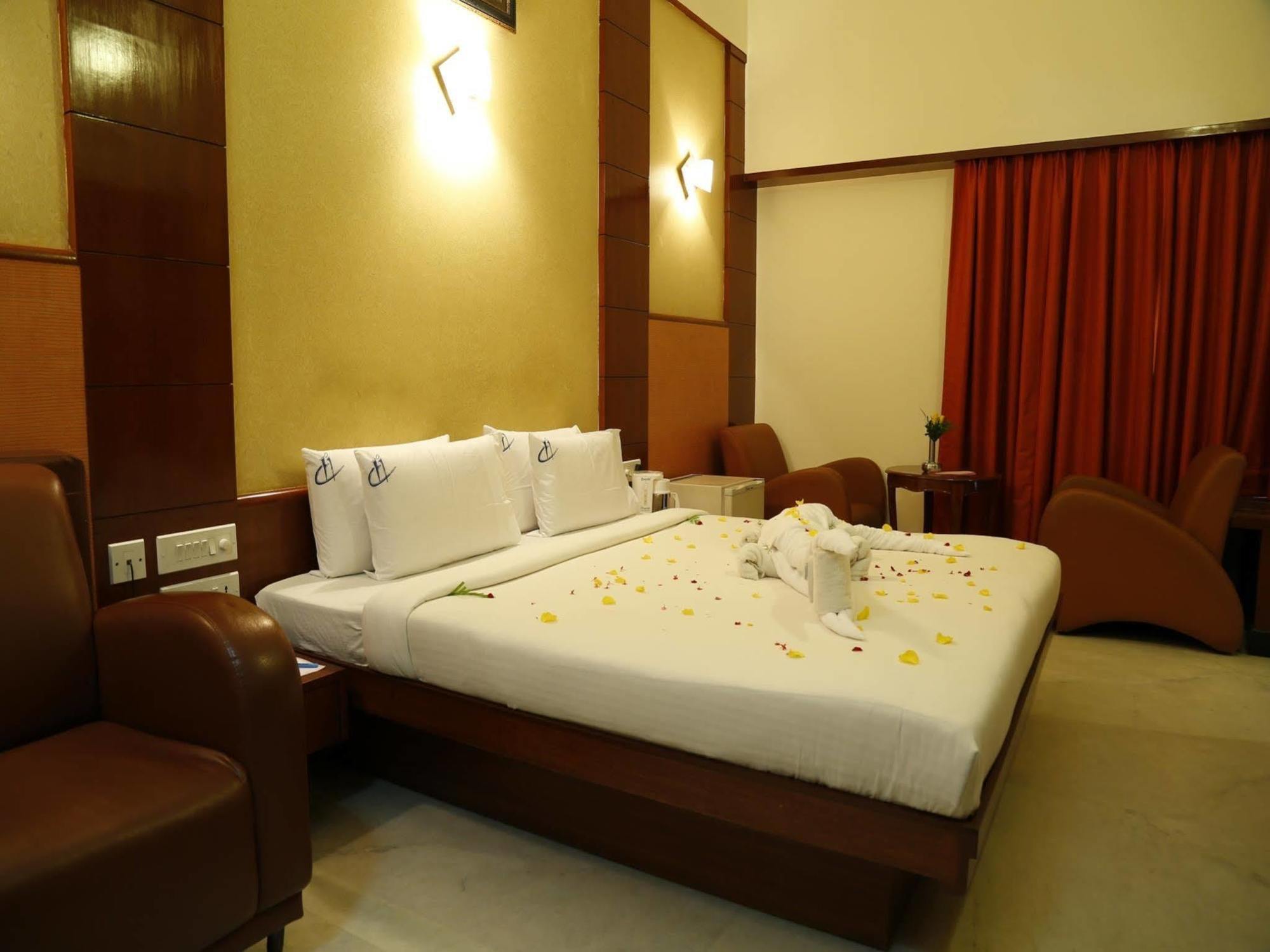 Fabhotel Prime Chennai Deluxe Bagian luar foto